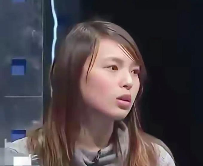 她嫌丈夫没本事，扔下2岁女儿一走就是二十多年。2021年女儿结婚那天，她突然现身