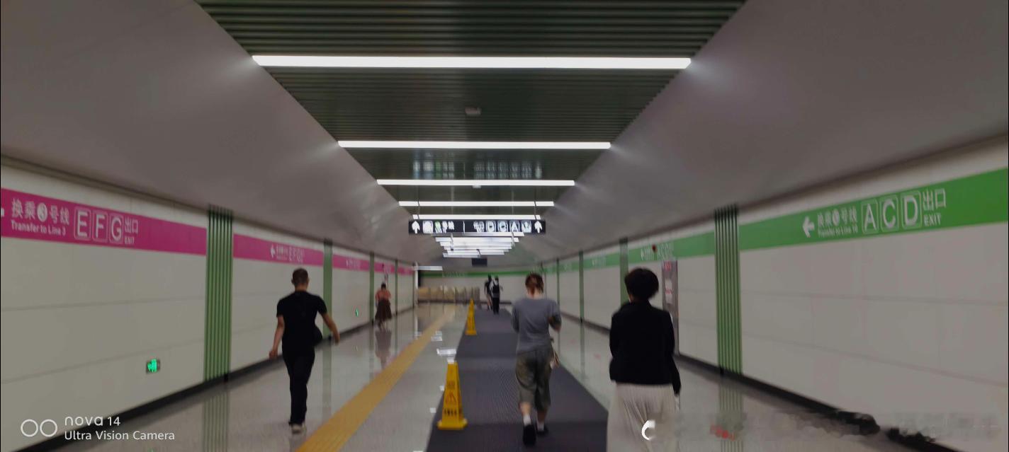 沈阳地铁网友：2026.7.16（周四），晚上，图1为沈阳地铁2号线师范大学-