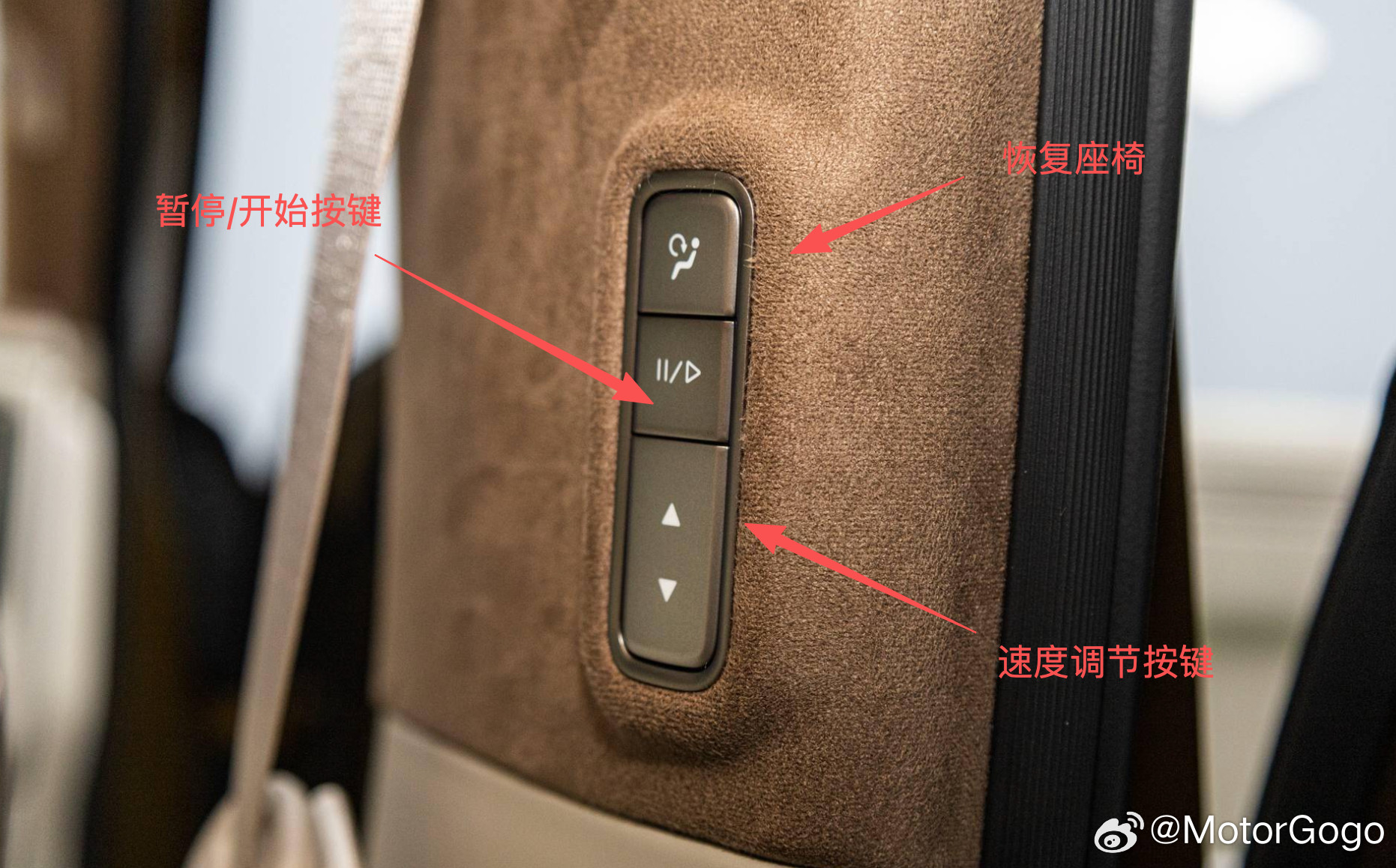 方程豹钛9几个有意思的地方：-副驾不仅是一张零重力座椅，还提供了「摇一摇」的模式（图1），类似于我们