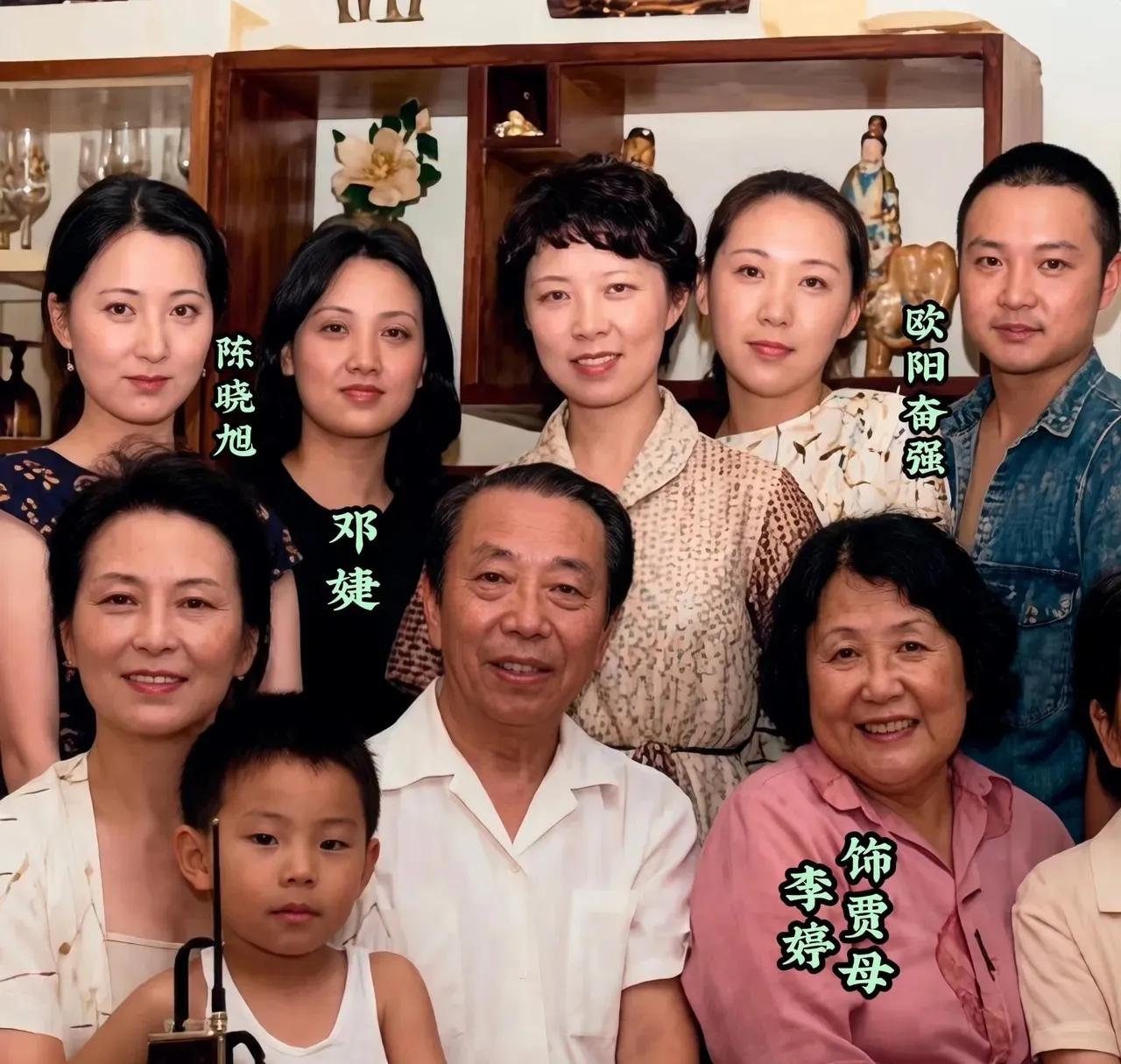 不得不说，还是邓婕最好看，欧阳奋强最帅。87版《红楼梦》剧组演员再度同框，瞬间唤