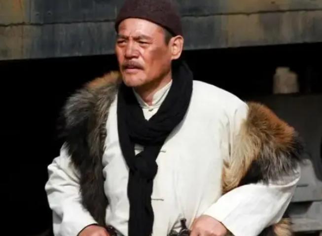 “你拿着上千万的片酬，连句台词都背不来，不滚待着干嘛？”著名演员巍子在拍戏现场怒