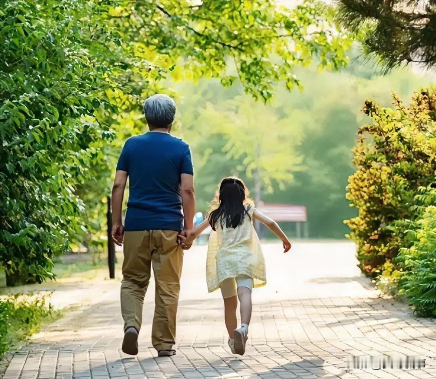 “老人带娃是情分，不是本分！”重庆，一对夫妻，为谋生计外出务工，便把女儿留给家中