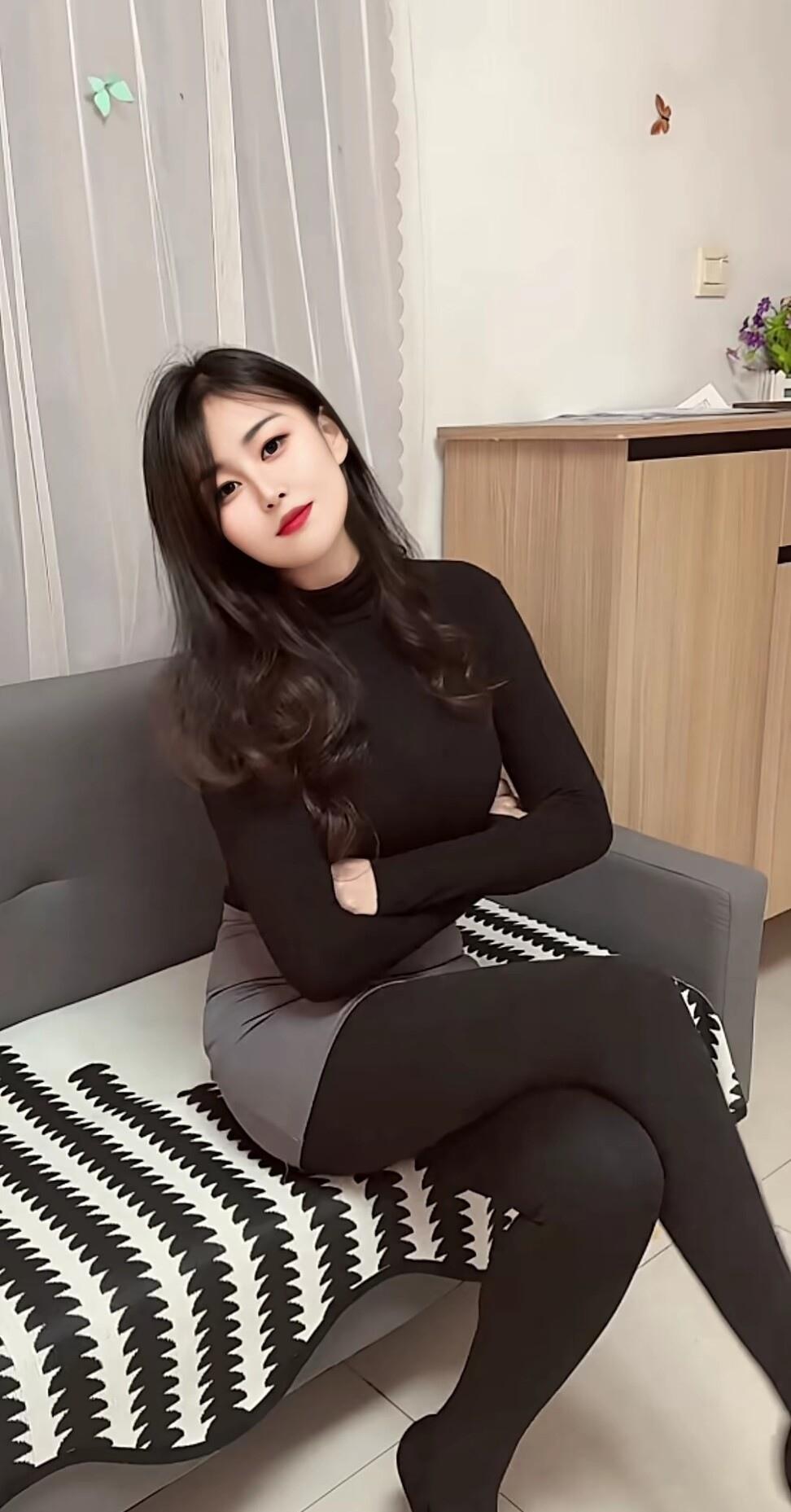 优雅黑丝穿搭，气质满分！💃🏻👗👠