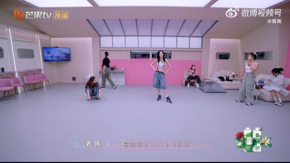 没人选宋妍霏的原因找到了宋妍霏团四公训练要变换20多次队形，曹颖调侃说我终于知道