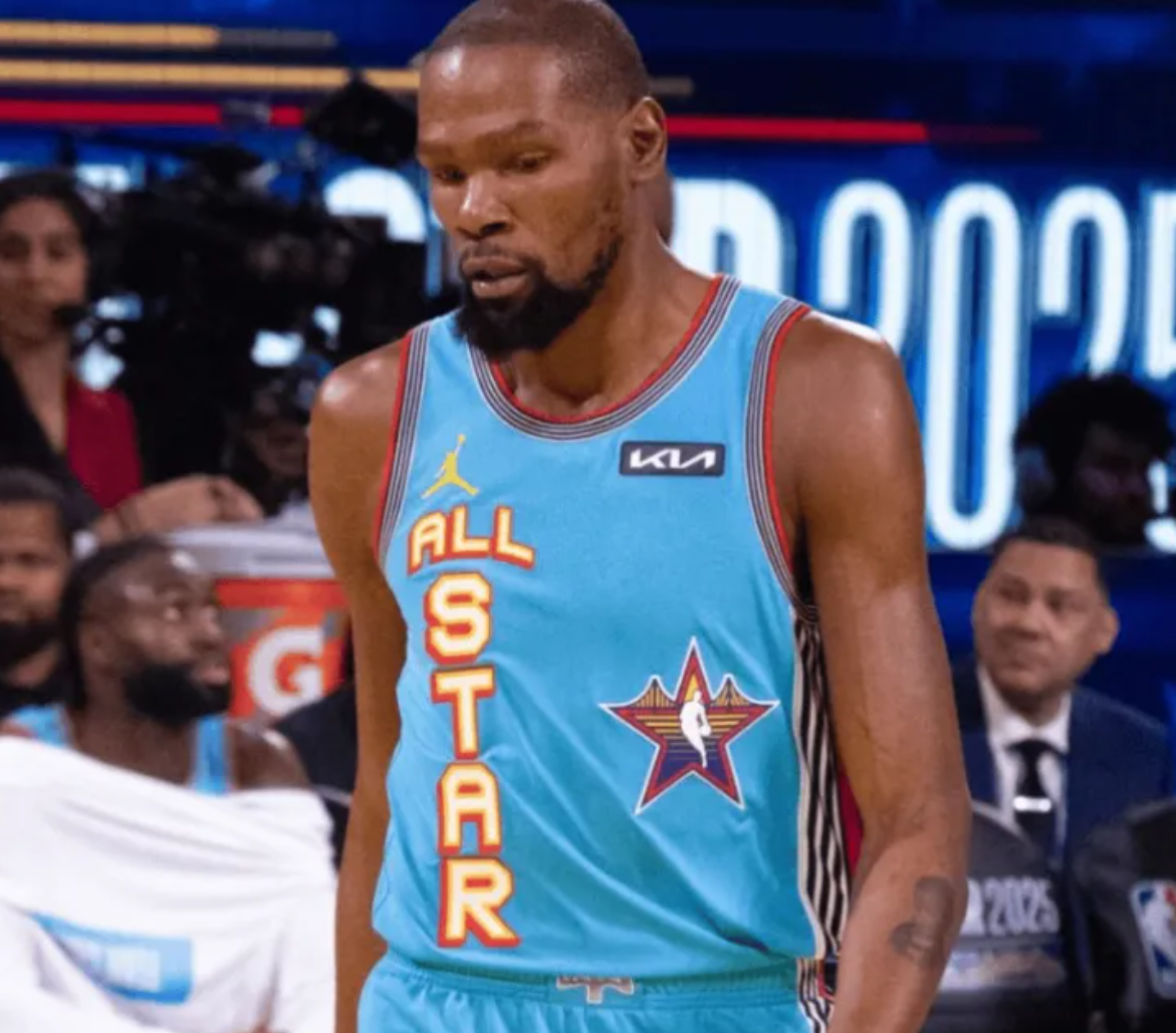 据美记Bradeaux报道，凯文-杜兰特职业生涯至今曾两次获得全明星赛MVP，分