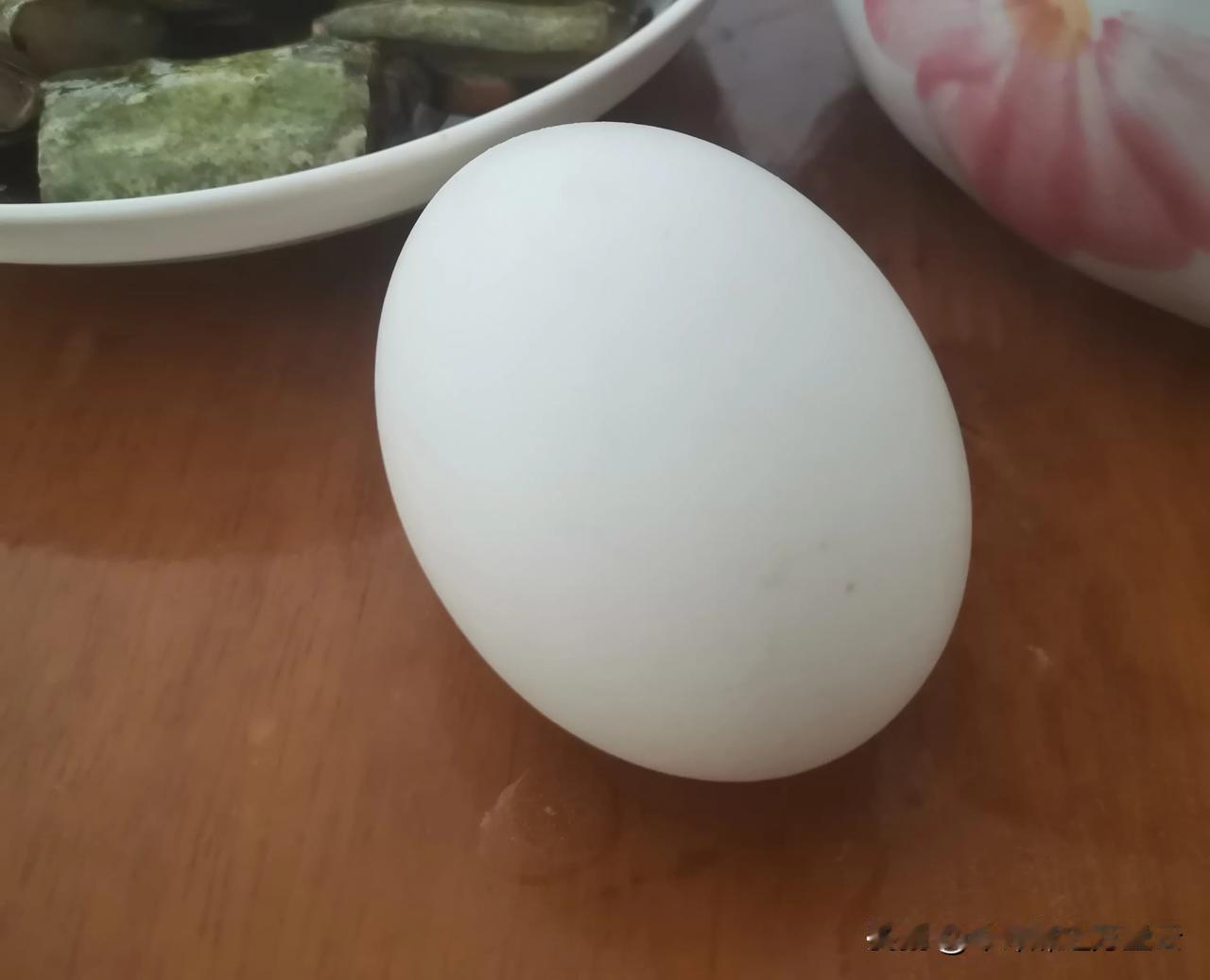 老婆让我每天吃一个煮鹅蛋，这是为什么？4月份亲戚送来很多鸡蛋和鹅蛋，为了防止放