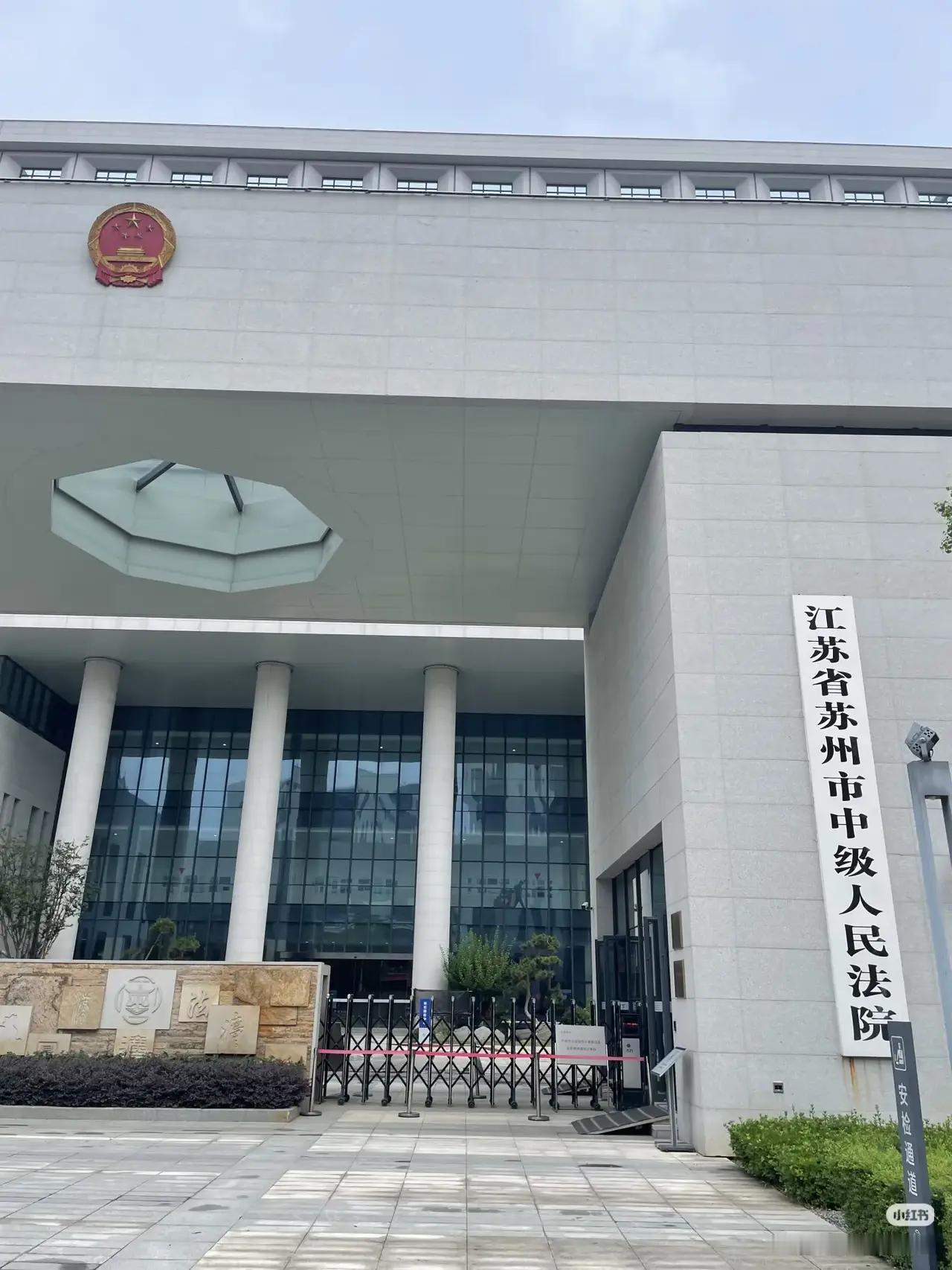 判LV胜诉的徐飞云，被网友查了论文，不是无聊，也不是挑刺，而是LV全球告了一
