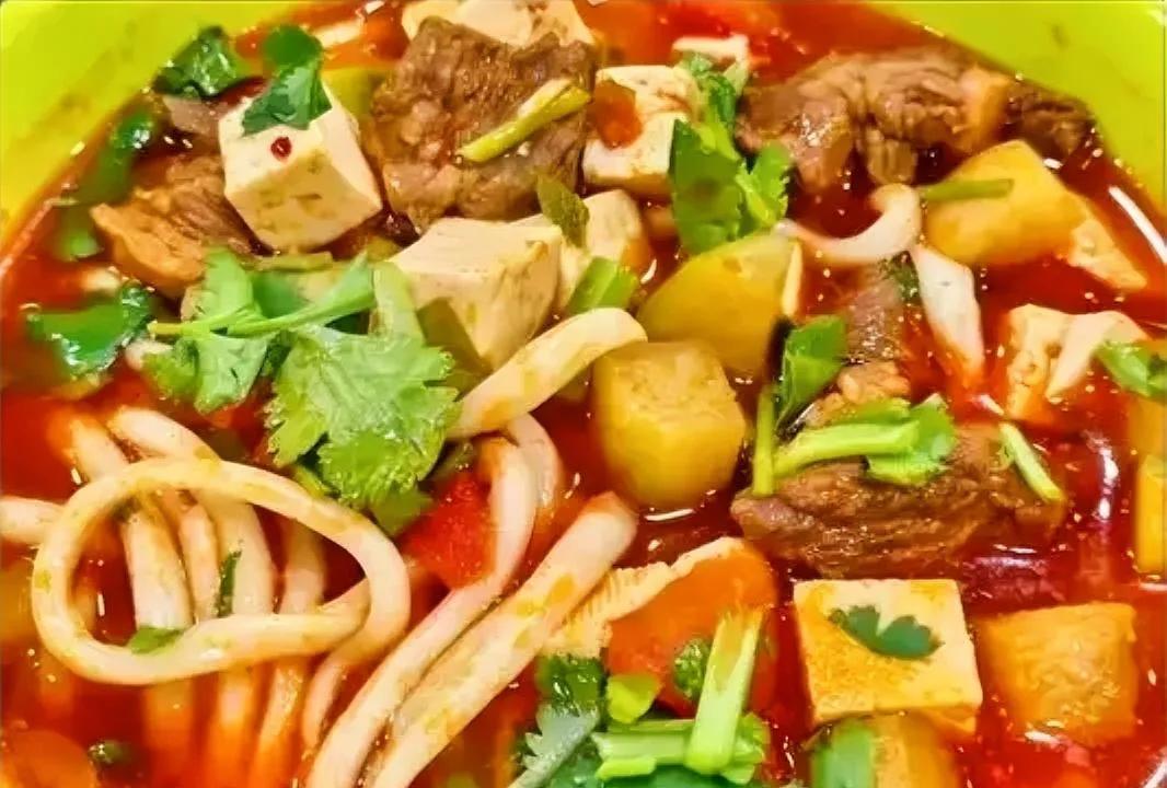 换做是你，你会怎么做？今天中午在一家面馆吃面，点了一碗猪肉哨子面，结果老板端上来