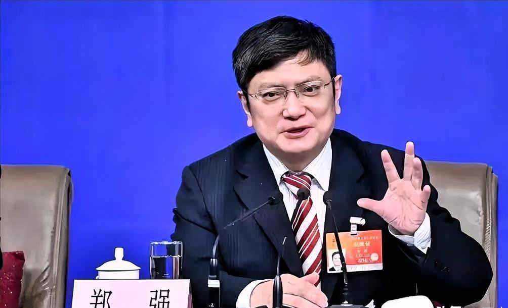 郑强教授这番话，真是一针见血，直击痛点！现在满大街都在鼓吹人工智能多厉害，可我们