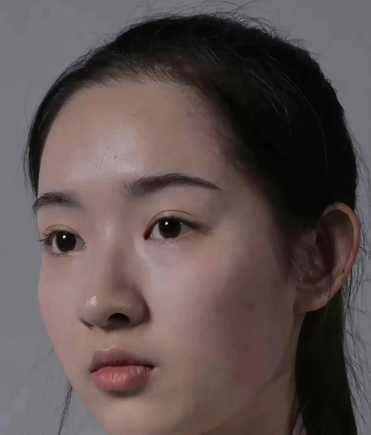 现在娱乐圈的审美是越来越低了，这样的也算的上是美女，竟然演的都是主角。有没有感