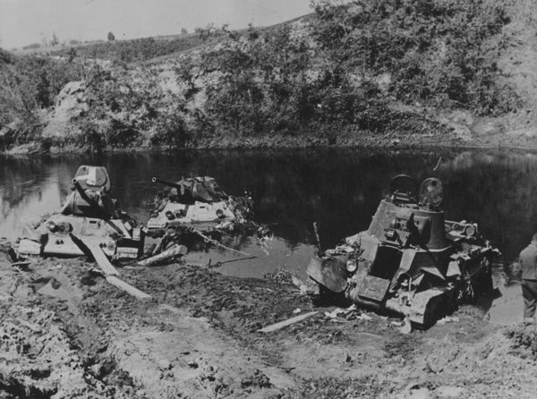 切尔诺戈斯蒂村之战：历史尘埃下的千辆坦克生死较量