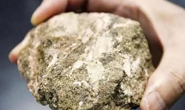 自从中国掌握住稀土命脉后，一个奇怪现象就此产生：越来越多的国家发现大量的稀土矿，