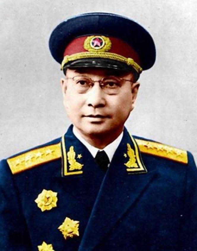 1945年，美军为讥讽陈赓，故意指着桌上的牛排、面包问道：“陈将军，我们美国人的