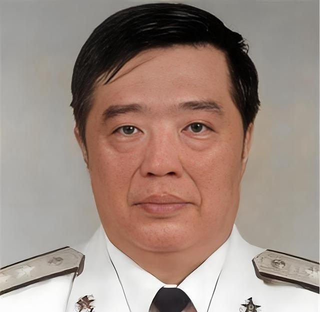 🌞1998年，香港贺龙之子贺鹏飞，看四下没人，闪身冲进一间商人办公室，凑到