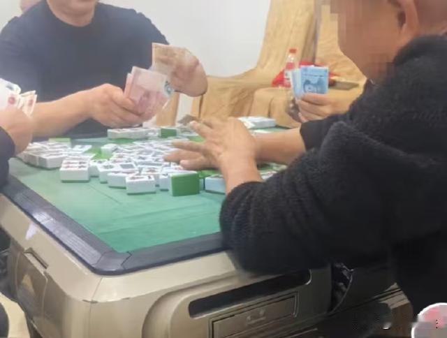 湖北，已婚男子对婚姻生活厌倦了，让哥们给自己介绍了个的女子，还和女子发生了关系。