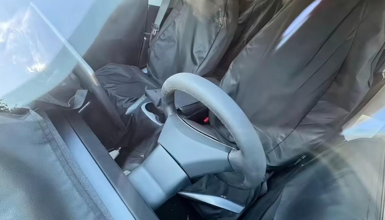 特斯拉“廉价版ModelY”内饰谍照曝光！这新车基于现款Model