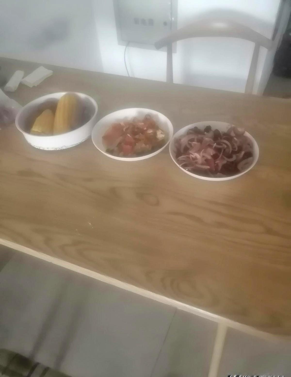 我讲几个冷笑话，大家笑笑就好，可千万别当真。中华上下五千年文明，历来结婚以红色