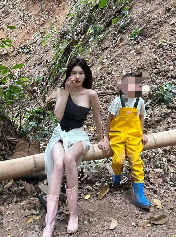 娶到基因这么好的老婆，大叔估计会生五胎吧。