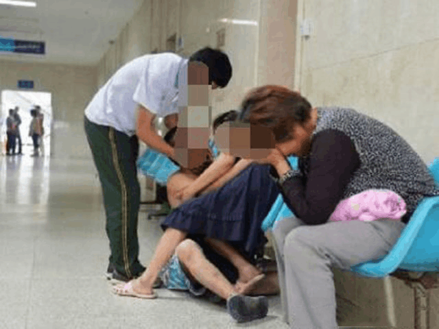 孕期爱吃它, 导致宝宝刚出生脚部严重畸形, 医生护士吓瘫在地