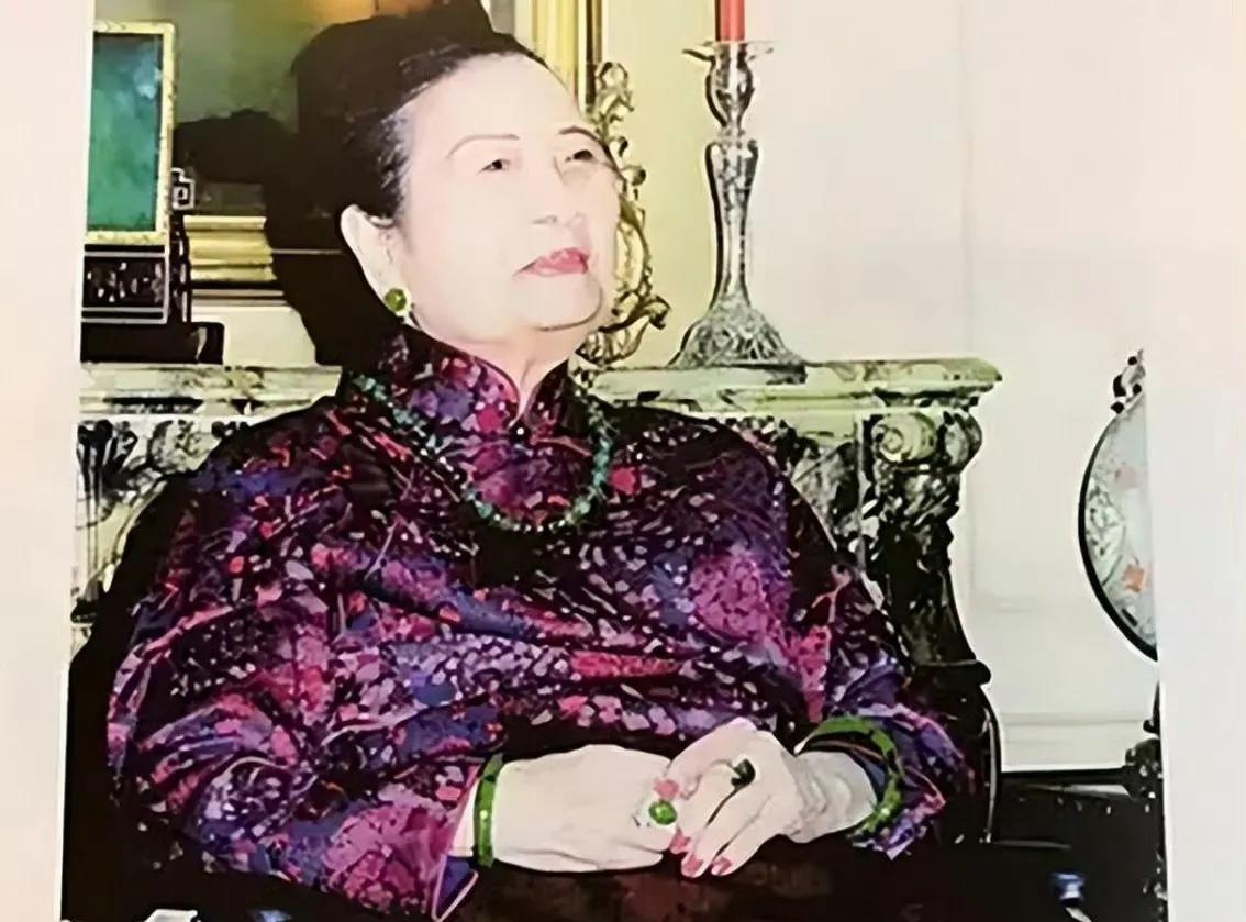 2个亿的手镯你见过吗？宋美龄那只价值2亿的麻花手镯，随她佩戴至生命尽头，而