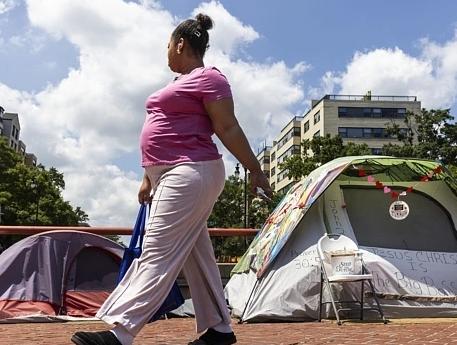 我跟你讲，那个所谓的美国“斩杀线”，很多人都理解错了。它根本不是你穷得叮当响，也