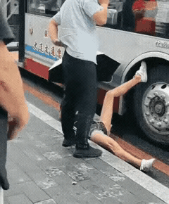 巨婴是长什么样的？呐，这就就是了。不知道发生了什么事，本来我们秉着多一事不