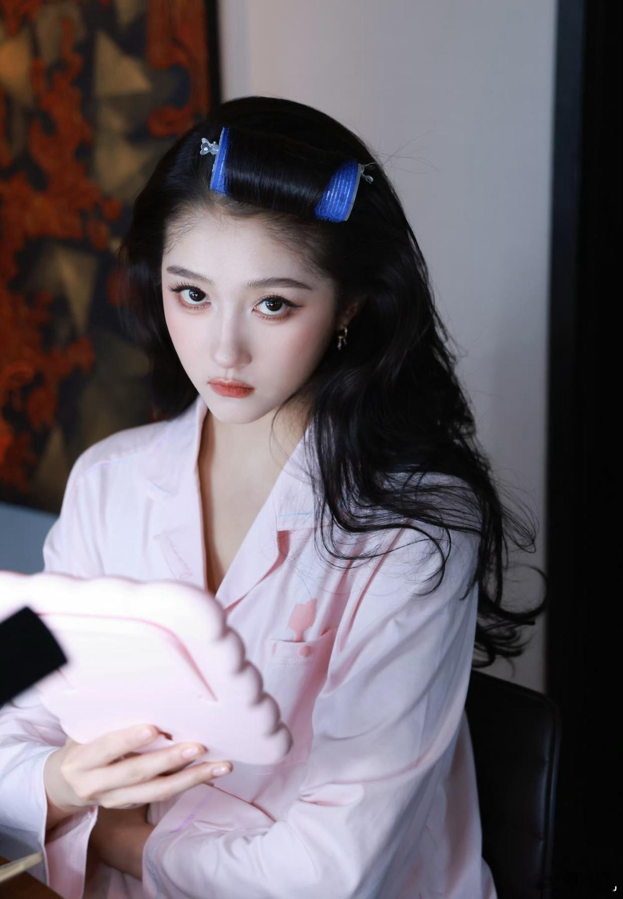 1.关晓彤最近的通稿几乎都在帮她立大女主人设，很多女星都是这样，分手了或者离婚了
