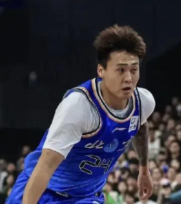 回去打馕吧！赵睿这一句话，直接把中国男篮队长的形象怼进了冰窟窿！赛后两罚不中