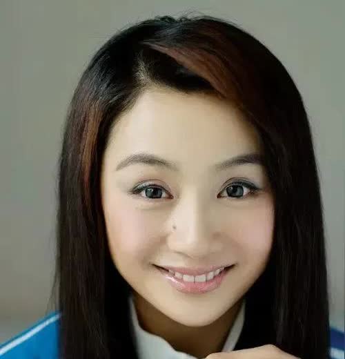 不要吐槽我，也不要黑我，说说自己不一样看法吧！不能因为曹颖是艺人，公