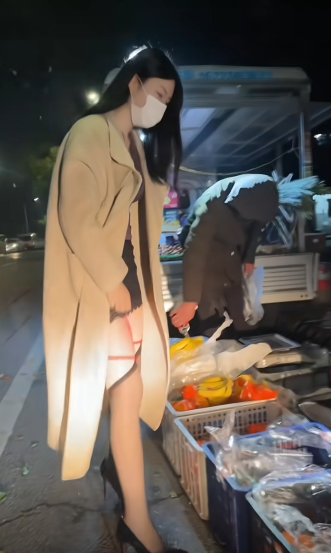 感觉老板没心情卖水果了