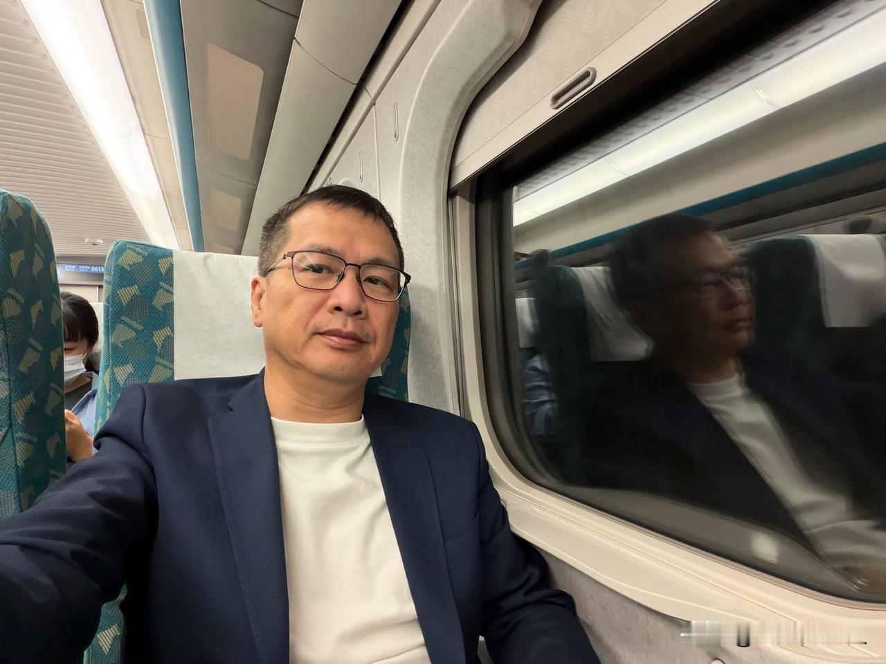 国民党立委罗智强今（11日）在脸书发文表示，早上台中辅选，中午基隆辅选，下午苗栗