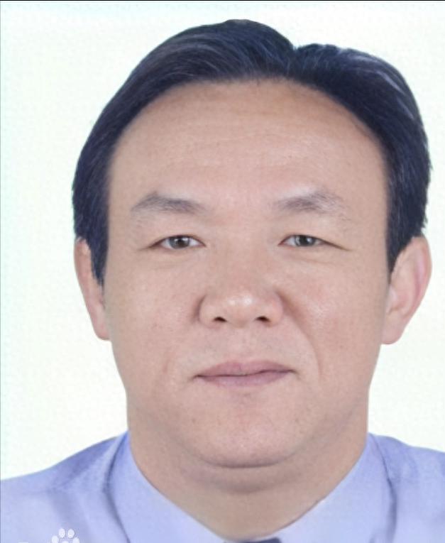黄大发这人，一开始真看不出是黑老大。1961年出生的武汉人，1996年