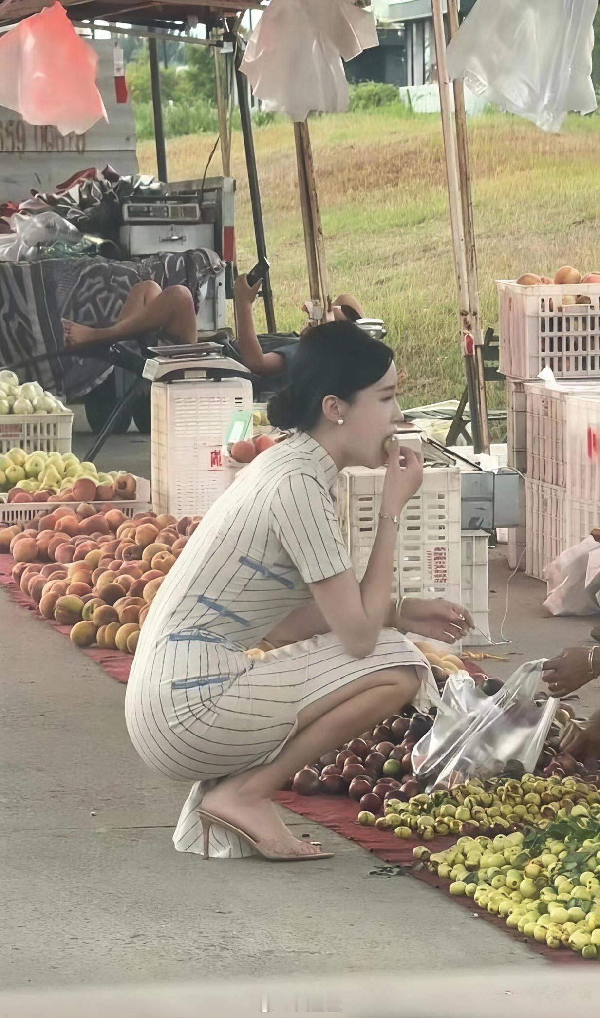 旗袍之美跟跟那种西方潮流之美完全是两种概念一种可以穿越时空，一种与时代更替随波逐