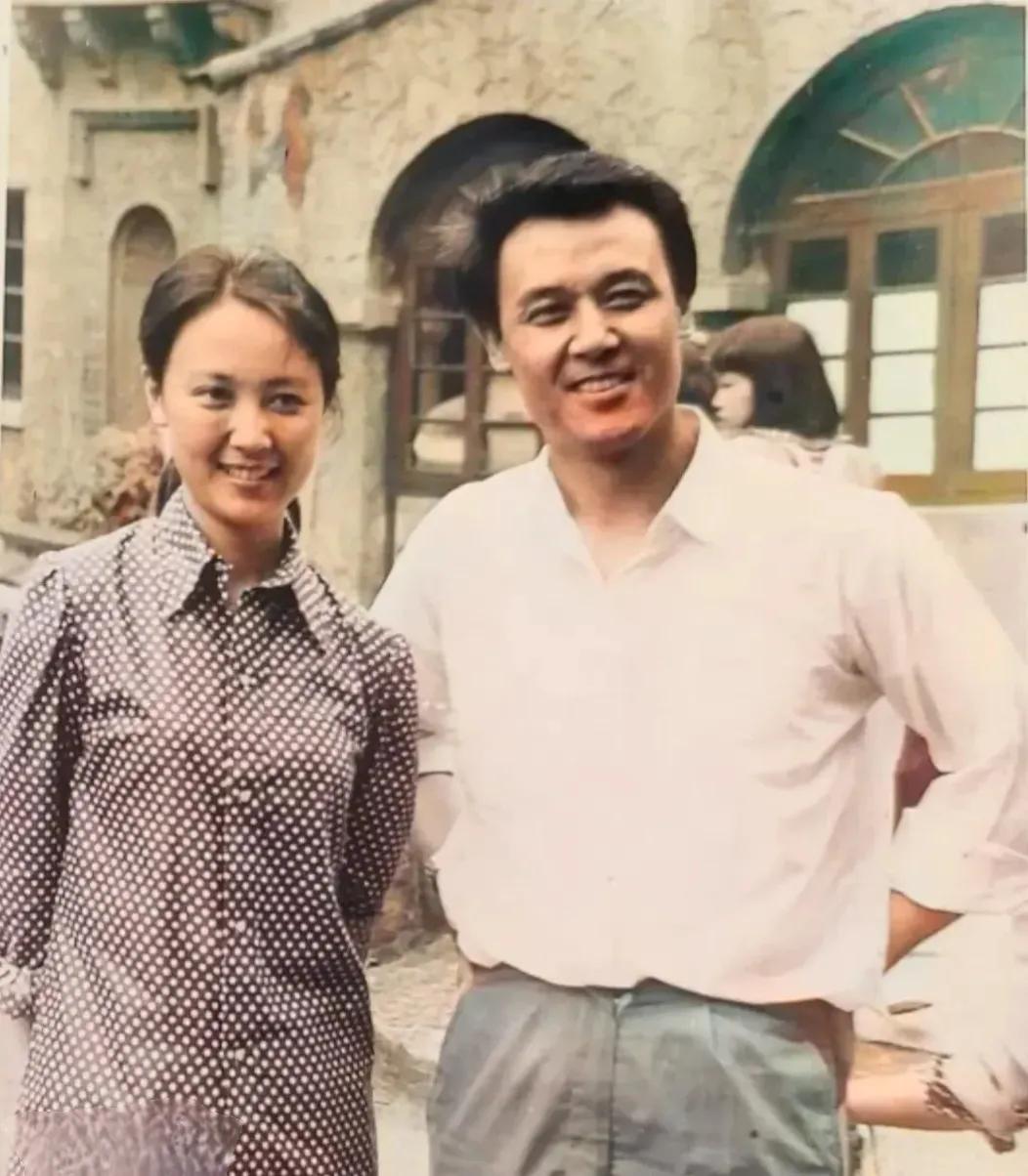 上世纪八十年代上影剧团群星灿烂，帅哥美女如云。这两位你还认得吗？你还记得他们的作