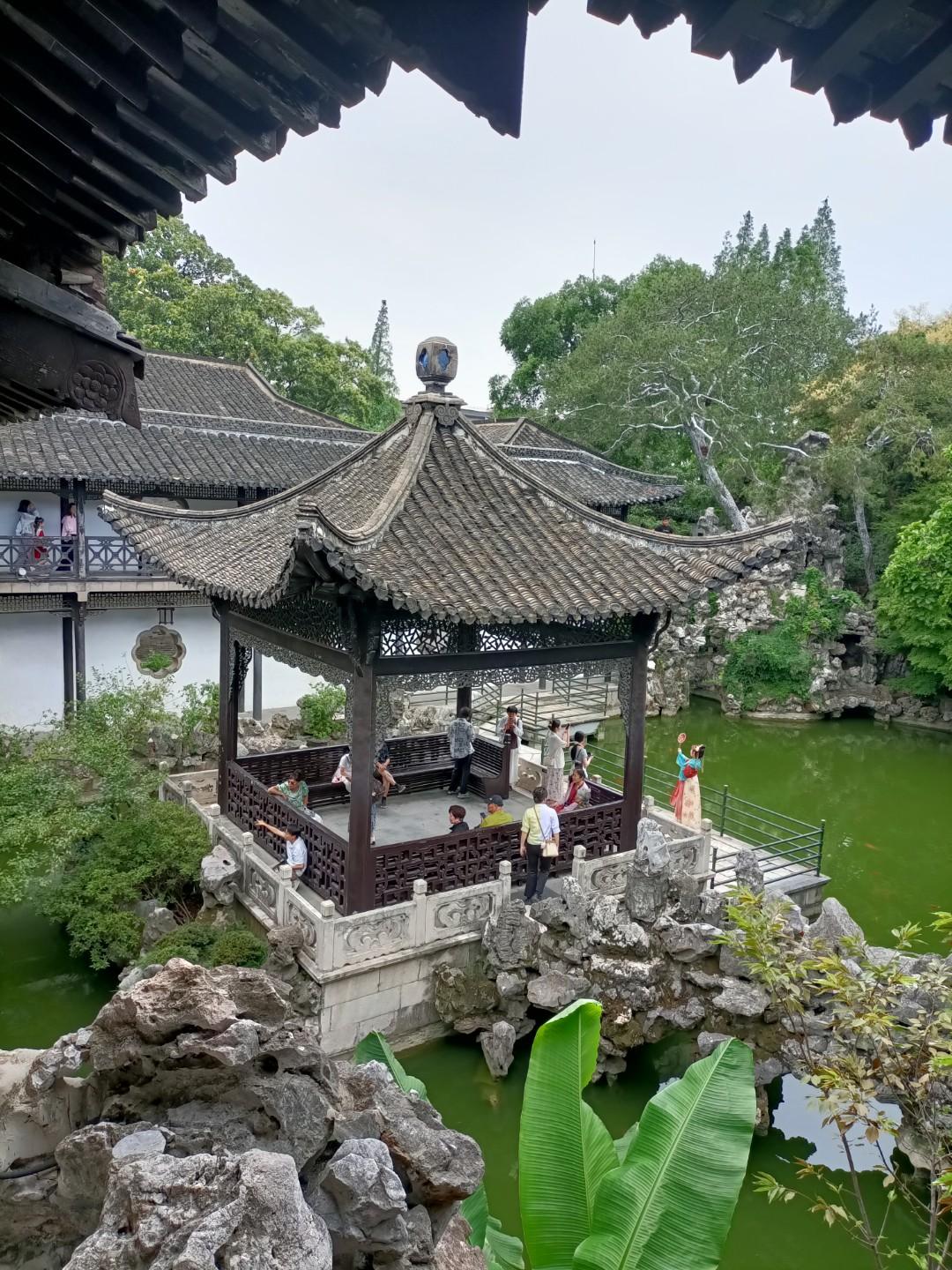 即将灭亡，仍然疯狂？自从11日蛤蟆丝交还人质后，可能他们觉得自己又安全了。