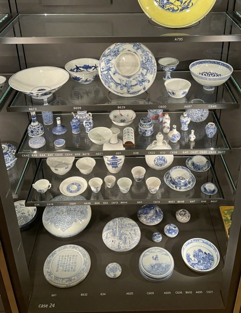 #独立讲解员分析大英博物馆青花瓷受损#：展柜设计或有安全隐患】#大英博物馆展柜设