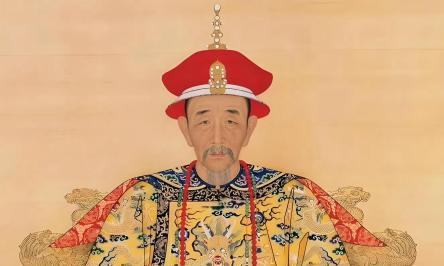 康熙晚年为何变了，功臣还是留下烂摊子提到康熙，大多数人脑海中浮现的，是那个八岁登基、十四岁亲政的少年