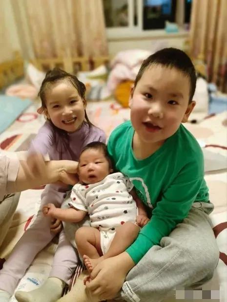 兄弟姐妹长大后，为什么越来越疏远了？小时候亲密无间的兄弟姐妹，长大后各自成家，慢