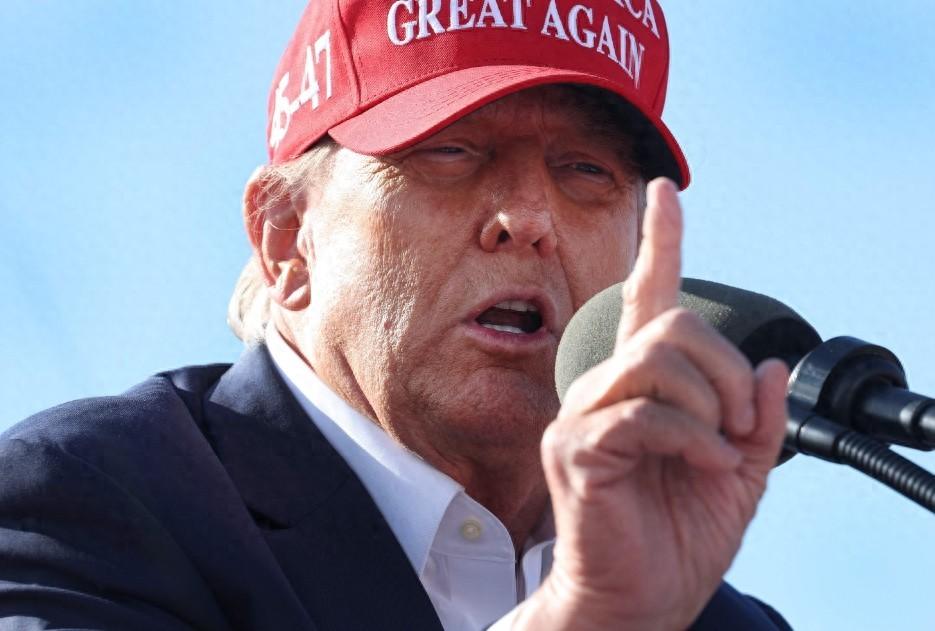 特朗普又干了一件震惊全世界的大事！比退出66个群数量还要令人震惊！这次是将暂停办