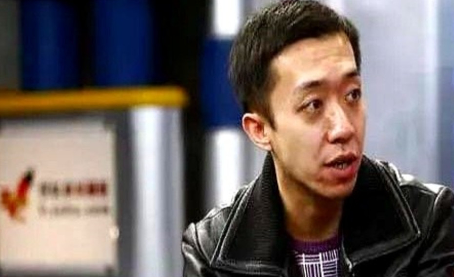 他离开，是因为没舞台李菁八个月只演两场，工资卡快空了。郭德纲忙着推新人跑