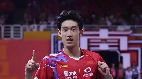 刚刚结束的一场2025中国澳门羽毛球公开赛男单1/16决赛，男单世界排名第87位