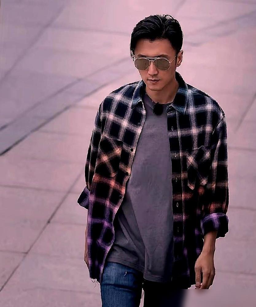 张柏芝刚被报出1276万元合约纠纷还没来得及解释清楚，香港狗仔拍到18岁的谢振轩