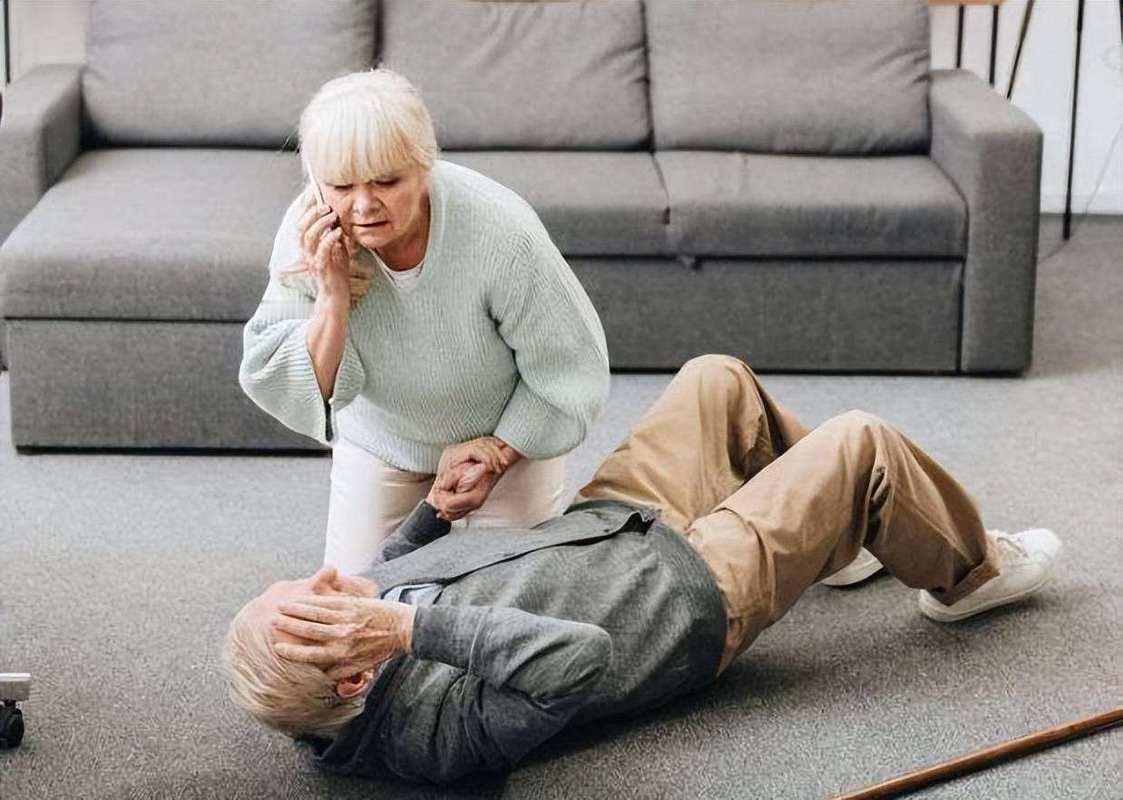 神经内科医生提醒：这4种不舒服其实是脑梗，千万别大意，速看！某卒中中心数据显示