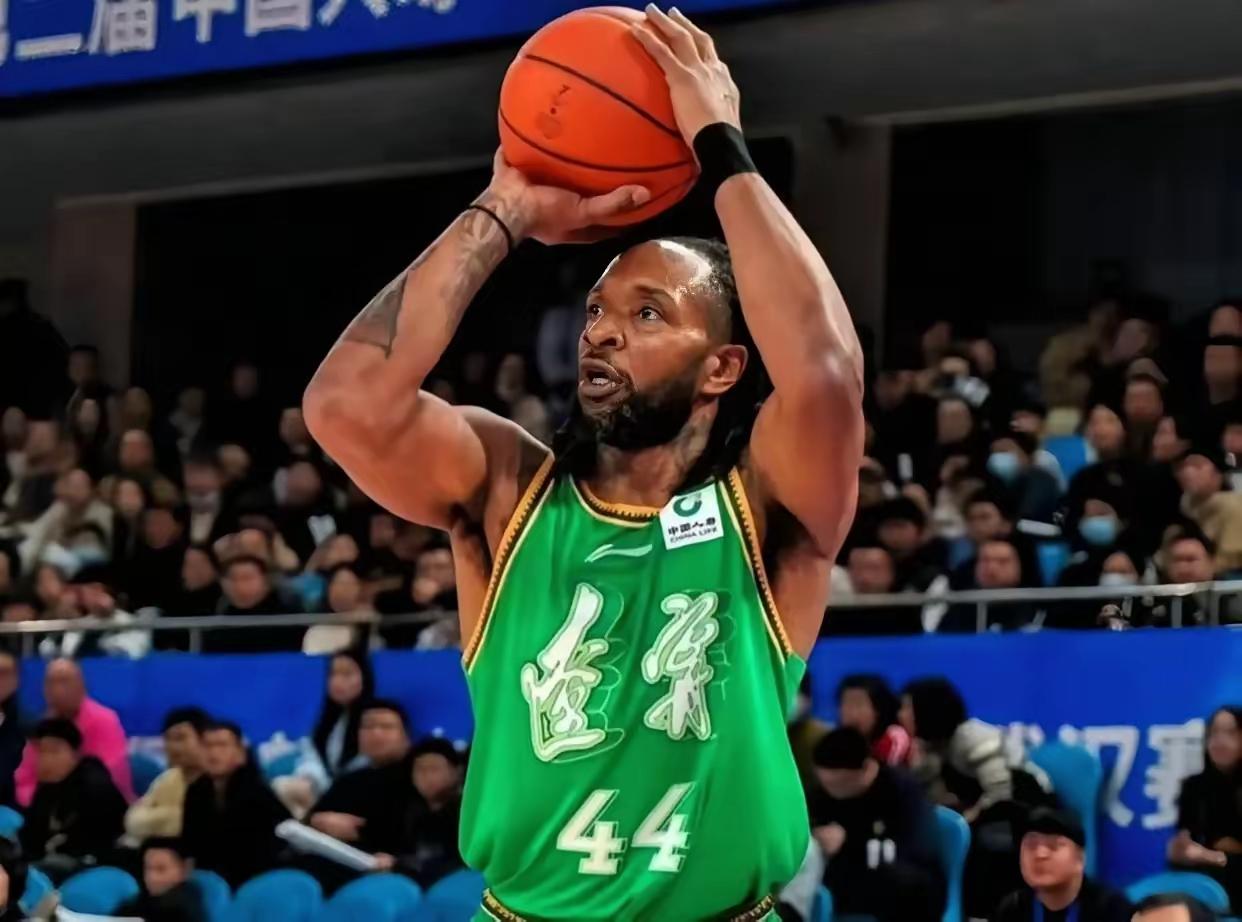 辽宁男篮本赛季买外援到底花了多少钱？有媒体人大概算了一下，辽宁男篮本赛季买的8个