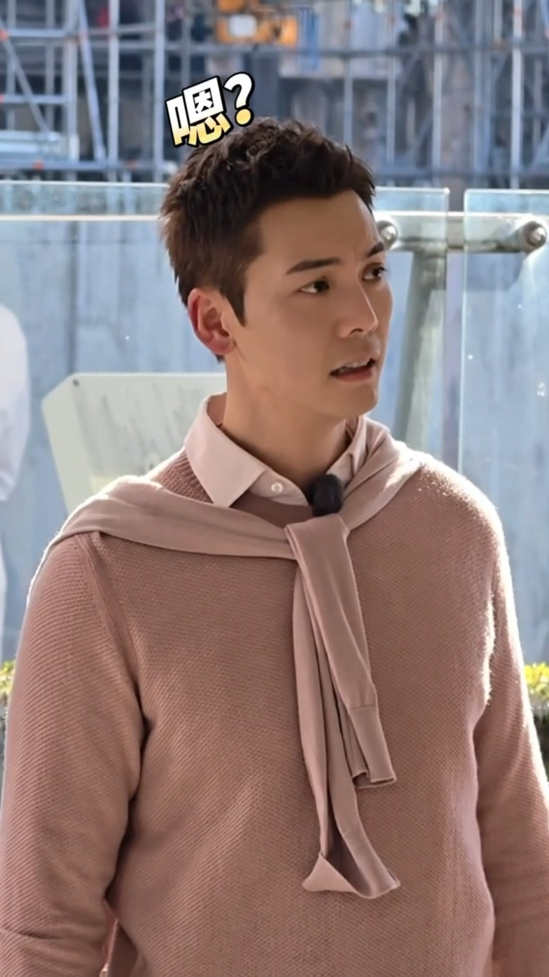 哈哈哈哈哈哈哈哈哈哈哈哈哈坏了，出发团来了个真会讲粤语的，陈伟霆就这样被打飞哈哈