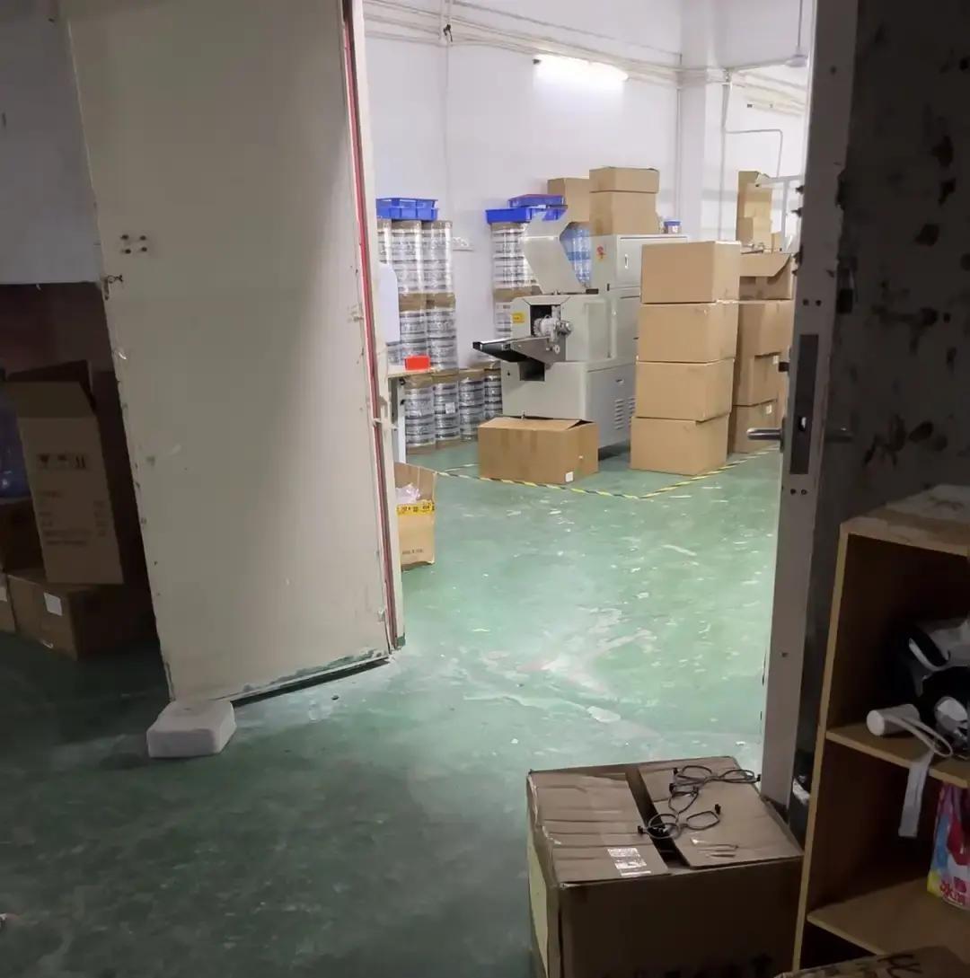 我跟你们说个厂里真事儿，听完你可能也得愣半天。我最近在厂里上班，真是有些事，