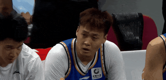 赵睿措手不及！北京男篮主场输给上海男篮后，球队已经到了最困难的时刻！本以为自家