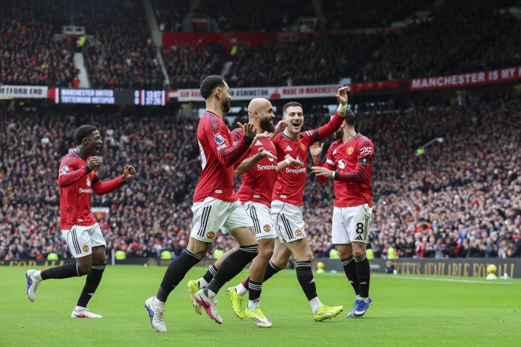 2-0力擒热刺! 曼联球迷主场高唱: 弗格森说得对, 这只是热刺而已