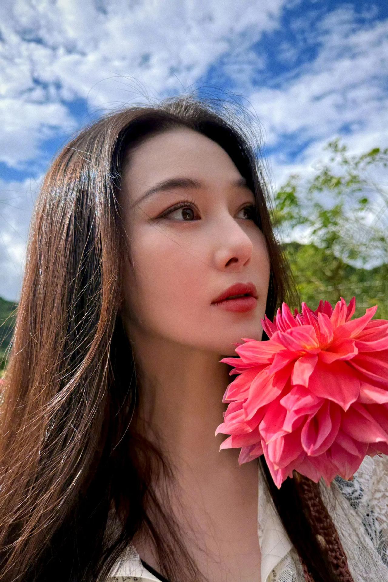 张馨予.七夕美照