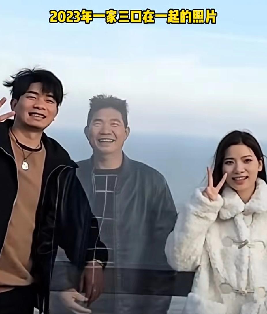 男子穿上父亲生前的衣服，宛如父亲就在眼前，妹妹看呆了！11月17日，河南商丘兄妹